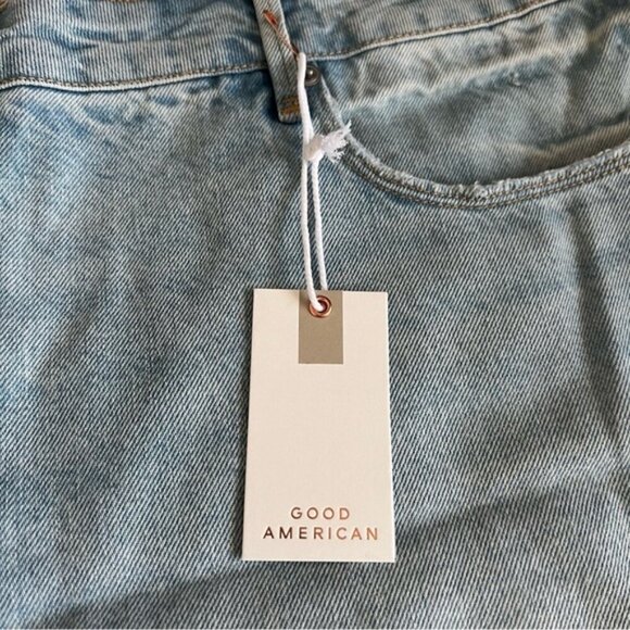 Good American - Women's Bermuda Denim Shorts - Indigo473. Size: 20. NWT. (1852) - Picture 4 of 16